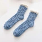 גרביים עבות בצבע כחול לחדר לידה