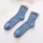גרביים עבות בצבע כחול לחדר לידה